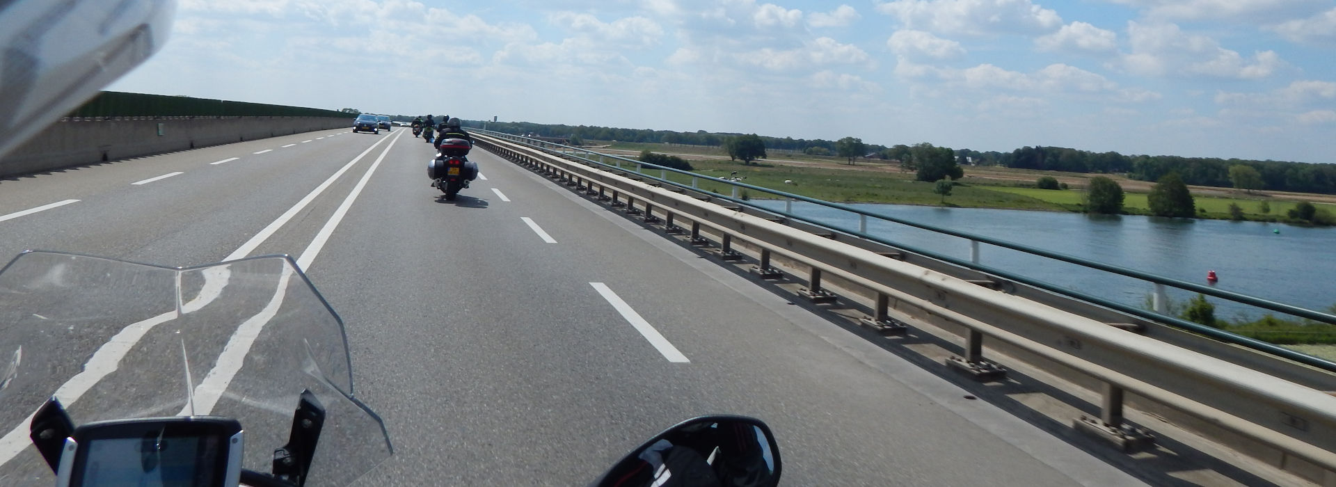 Motorrijbewijspoint Veendam belt jou