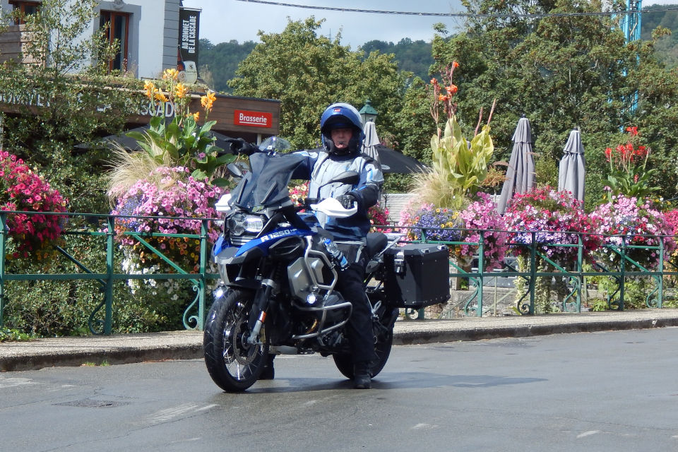 Motorrijbewijspoint Veendam examengarantie AVB en AVD